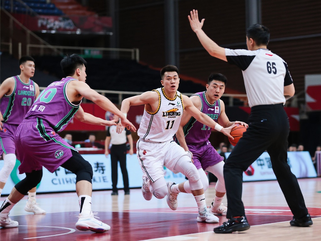 这场比赛中，双方不仅内线交锋异常凶猛，防